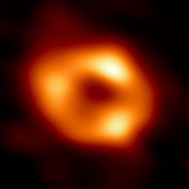 Sagittarius A*, buraco negro supermassivo no coração da galáxia