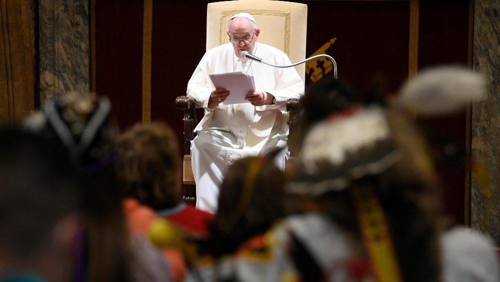 Encontro do Papa Francisco com delegações indígenas do Canadá em abril deste ano