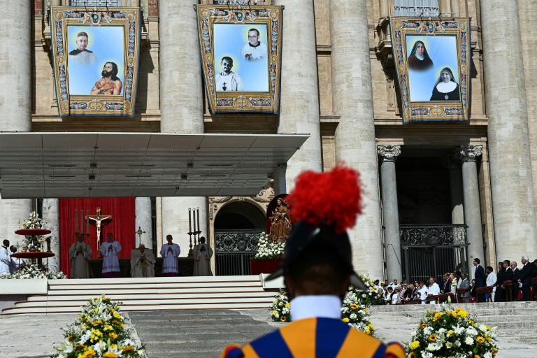 O papa Francisco presidiu cerimônia de canonização de 10 novos santos
