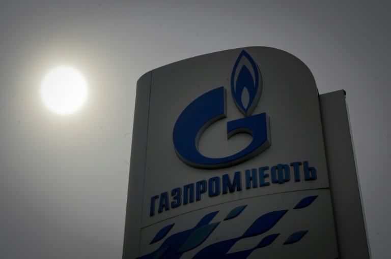 Logo da gigante russa Gazprom em um de seus postos de gasolina, em Moscou, em 11 de maio de 2022