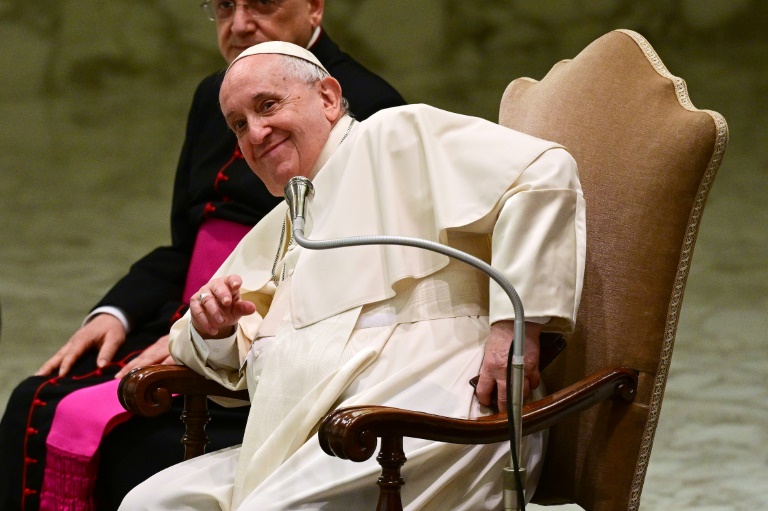 (Arquivo) Papa Francisco no fim de uma audiência com peregrinos eslovacos, no Salão Paulo VI, no Vaticano, em 30 abr. 2022