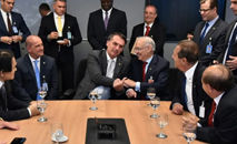 O presidente eleito Jair Bolsonaro durante reunião com a bancada evangélica no gabinete de transição, no Centro Cultural do Banco do Brasil, em Brasília (Abr)