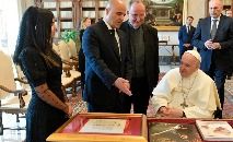 Líderes trocaram presentes durante o encontro (Vatican Media)