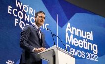 O primeiro-ministro da Espanha, Pedro Sanchez, discursa durante uma sessão na reunião anual do Fórum Econômico Mundial, em Davos (Fabrice COFFRINI/AFP)