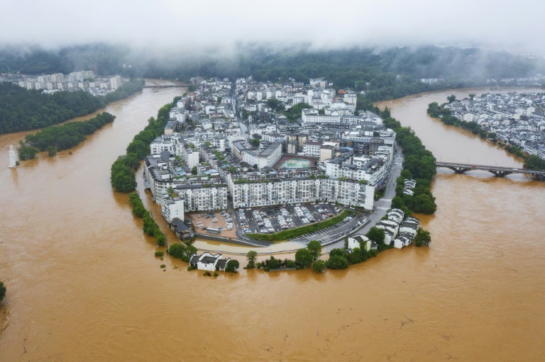 Imagem aérea das inundações na cidade de Wuyuan, na província chinesa de Jiangxi, em 20 de junho de 2022