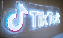 Logotipo do TikTok na sede da rede social em Londres (Tolga Akmen/AFP)