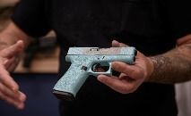 Uma arma à venda em uma loja de armas em Goffstown, New Hampshire (Ed JONES/AFP)