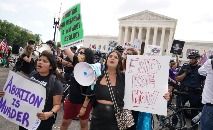 Manifestantes contra o aborto em frente à Suprema Corte dos Estados Unidos (MANDEL NGAN/AFP)