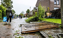 Tornado atinge Zierikzee, na Holanda, em 27 de junho de 2022 (Jeffrey GROENEWEG/AFP)