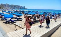 Praia de Levante, em Benidorm, na Espanha, em 7 de junho de 2022 (JosÃ© JordÃ¡n/AFP)