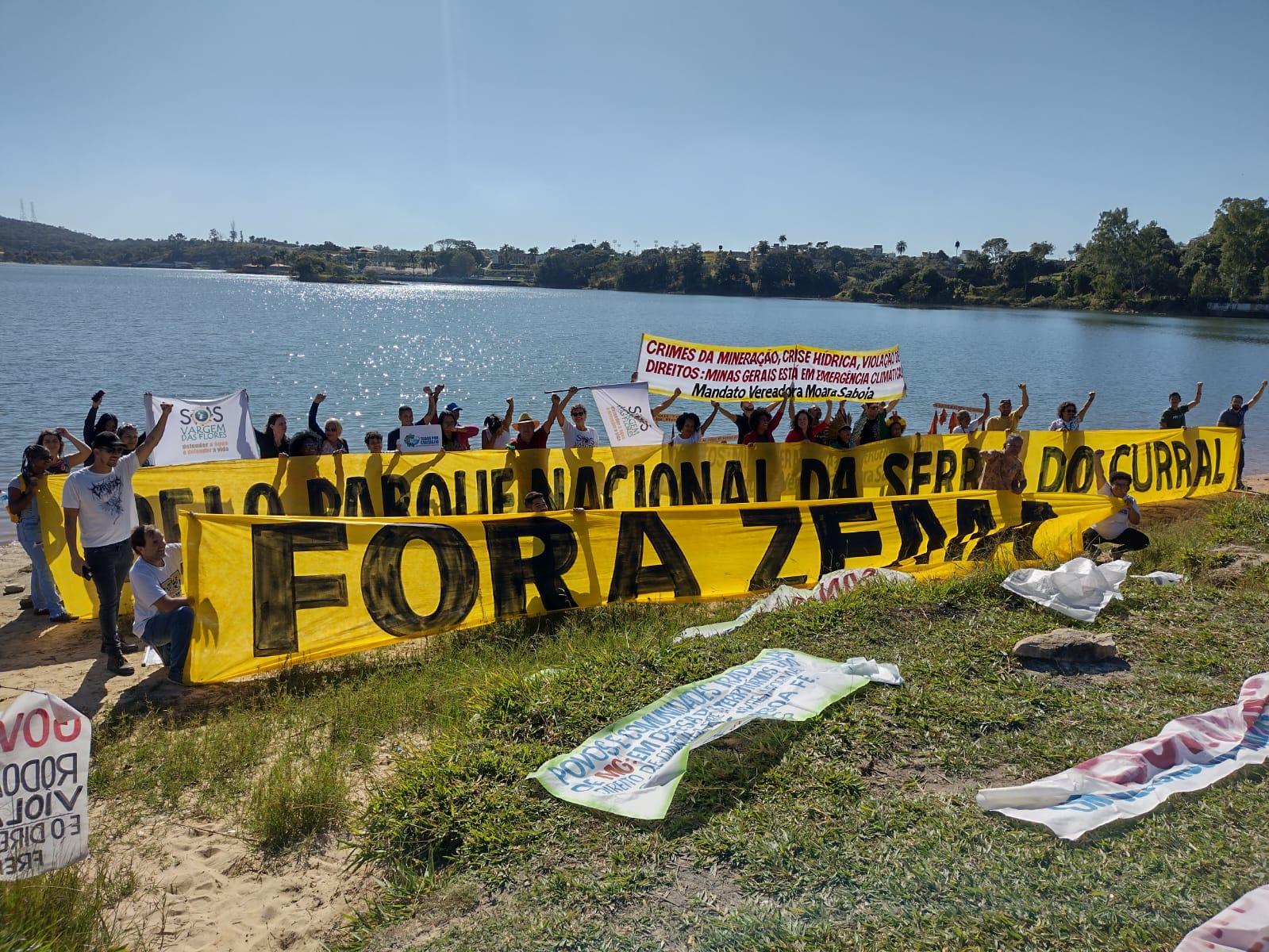Moradores da zona sul de São Paulo fazem abraço na Represa de