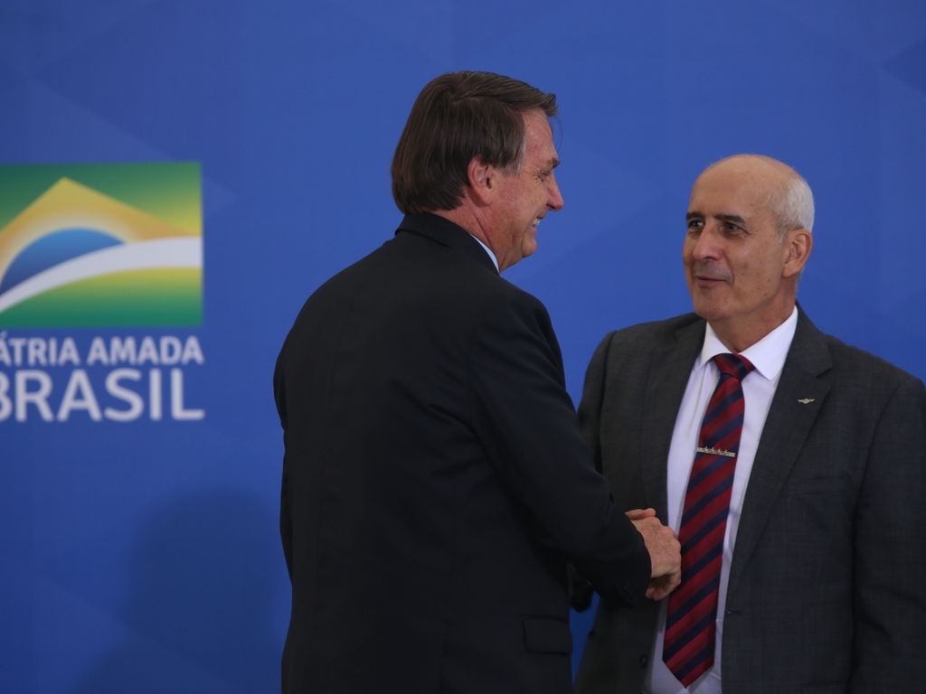 O presidente Jair Bolsonaro e ministro-chefe da Secretaria de Governo, Luiz Eduardo Ramos (Fábio Rodrigues Pozzebom/ABr)