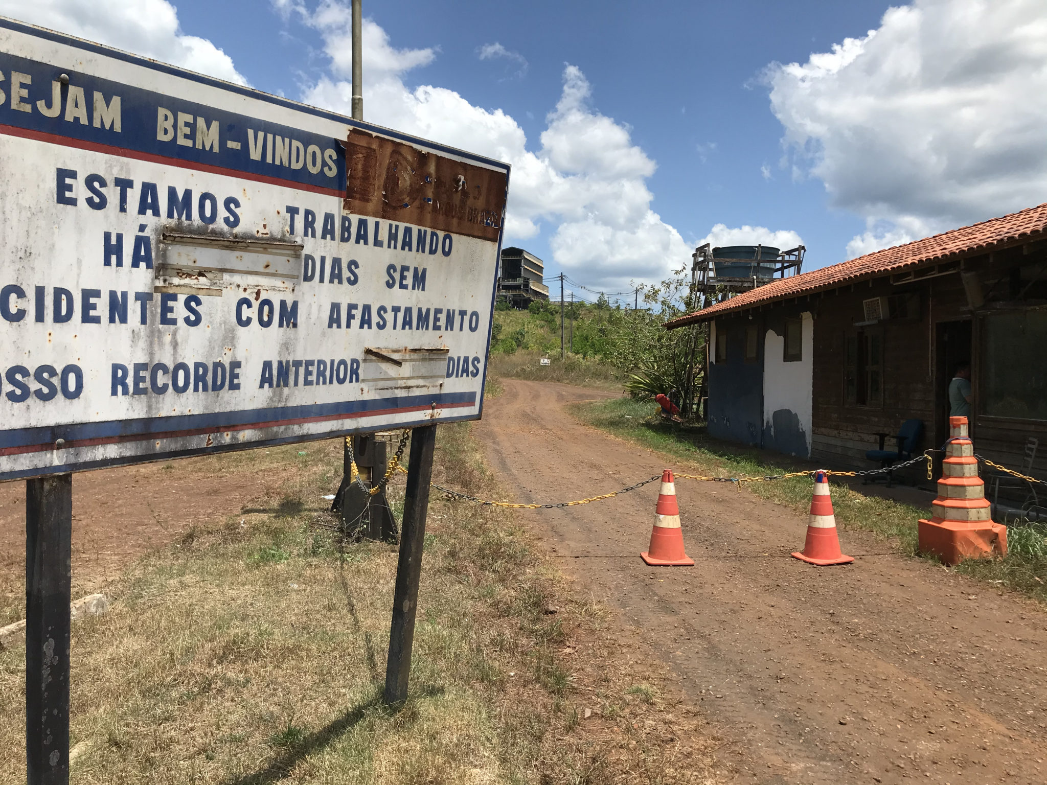 Sede da Zamin, abandonada com o fim das operações após desabamento do porto que escoava minério. Abinoan Santiago/Agência Pública