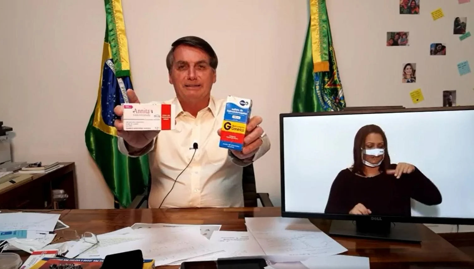 Presidente Jair Bolsonaro também teria violado norma da Anvisa que impede divulgar informações falsas sobre medicamentos tarja preta ou vermelha (Reprodução/Facebook)