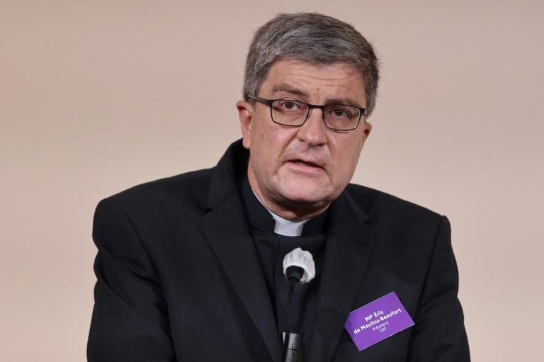 O monsenhor Eric de Moulins-Beaufort, presidente da Conferência Episcopal da França (CEF), se pronuncia durante a publicação do relatório da Ciase (Thomas Coex/AFP)